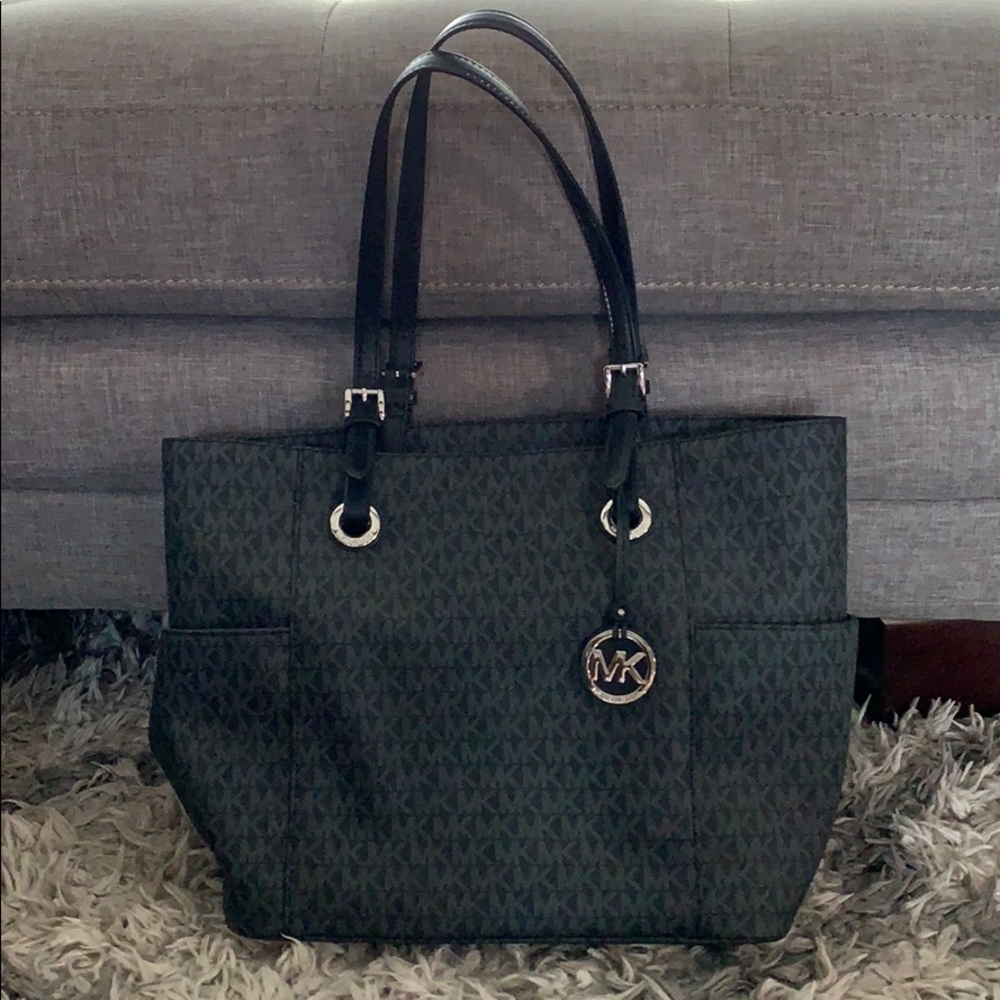 ✨SOLD NWT Michael Kors Purse✨